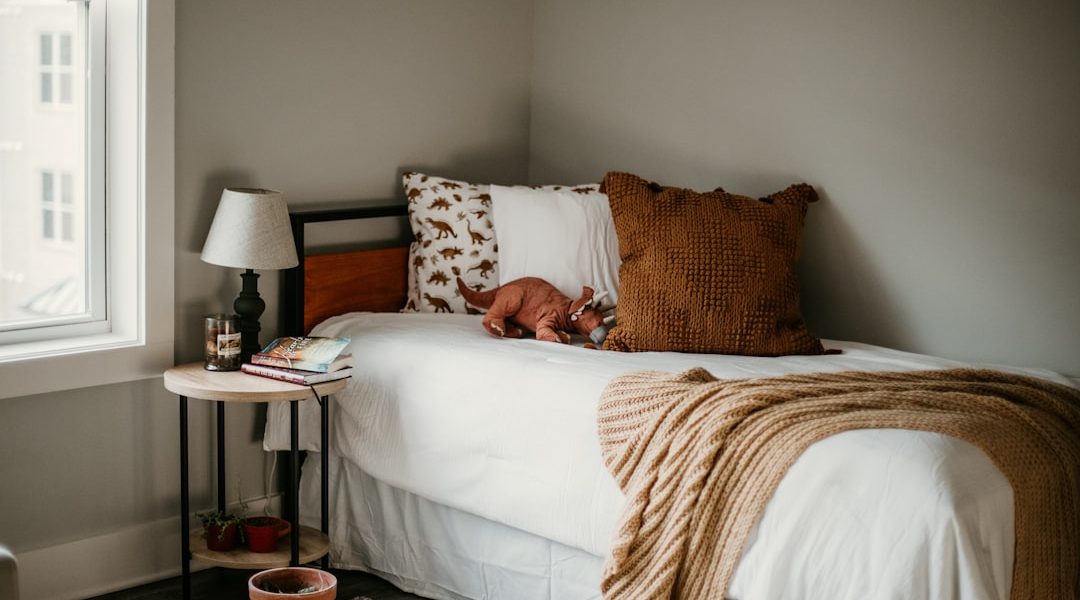 Photo Bedroom Table Lamp