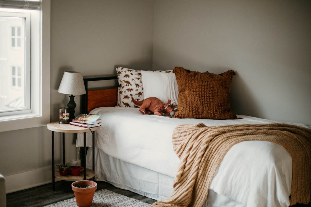 Photo Bedroom Table Lamp