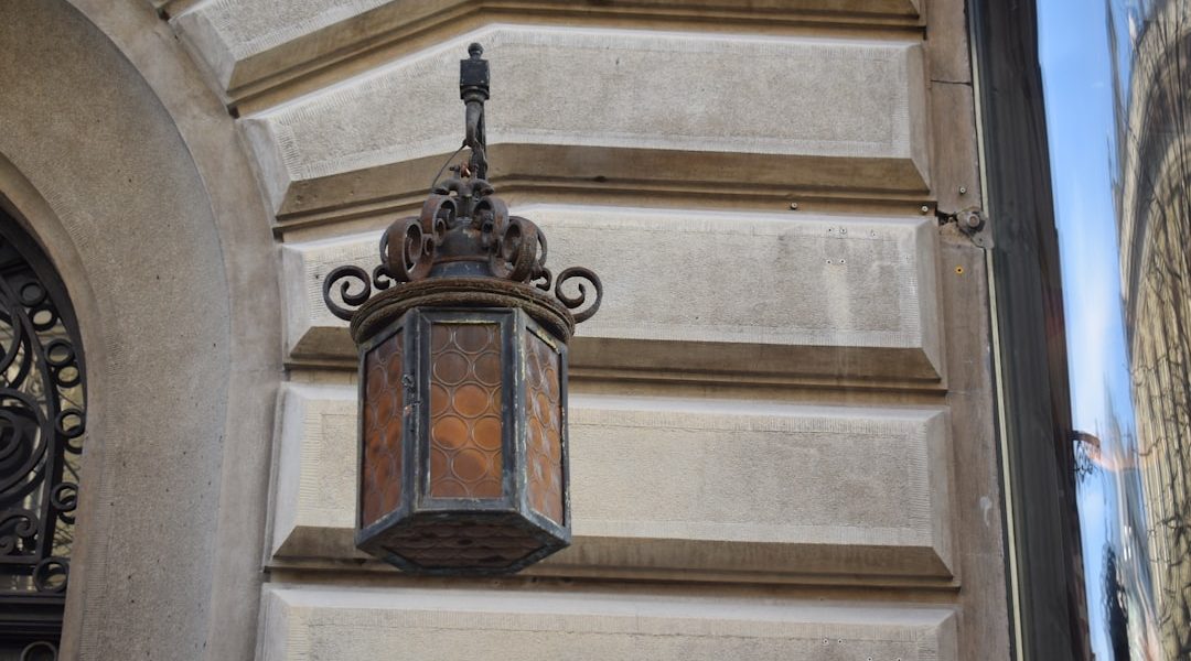 Photo brass wall sconce lamp