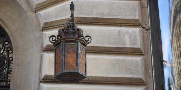 Photo brass wall sconce lamp