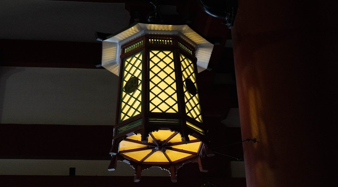 Photo antique bronze ceiling lantern