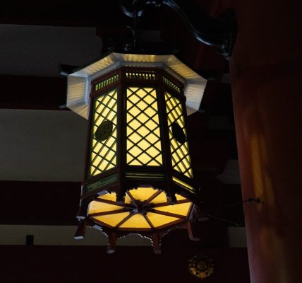 Photo antique bronze ceiling lantern